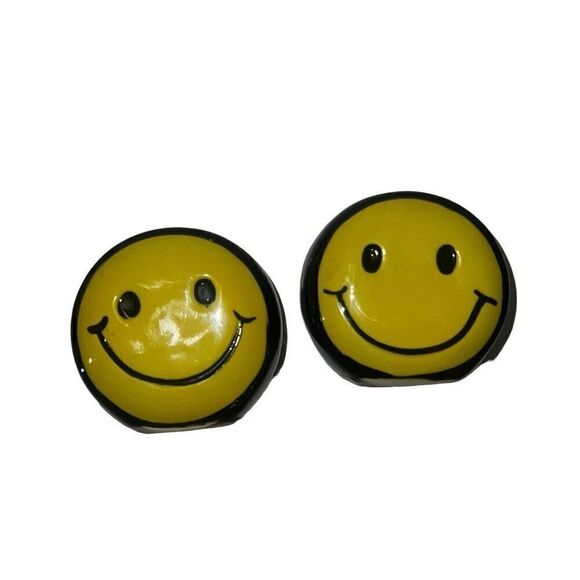 Happy Face Salt & Pepper Shakers Yellow Black Smile 2.25” Hippy READ Kitsch - Picture 3 of 7